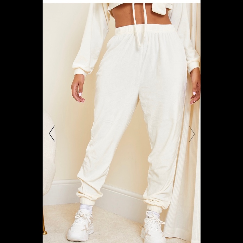 Shape Cream Velour Costal Joggers NWOT Size 4
